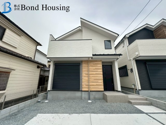 広々LDKは約21帖・WICあり　玉津町水谷　全3棟　3号棟の前面道路含む現地写真