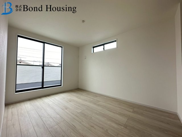 広々LDKは約21帖・WICあり　玉津町水谷　全3棟　3号棟の洋室