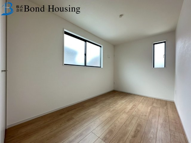 周辺環境充実・吹抜あり　玉津町水谷　全3棟　2号棟の洋室