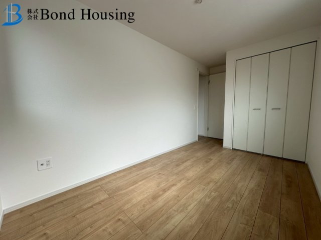 周辺環境充実・吹抜あり　玉津町水谷　全3棟　2号棟の洋室