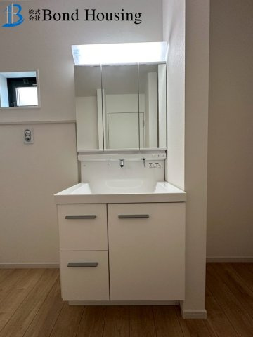 周辺環境充実・吹抜あり　玉津町水谷　全3棟　2号棟の独立洗面台