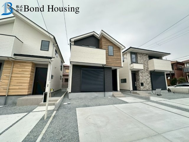 周辺環境充実・吹抜あり　玉津町水谷　全3棟　2号棟の前面道路含む現地写真