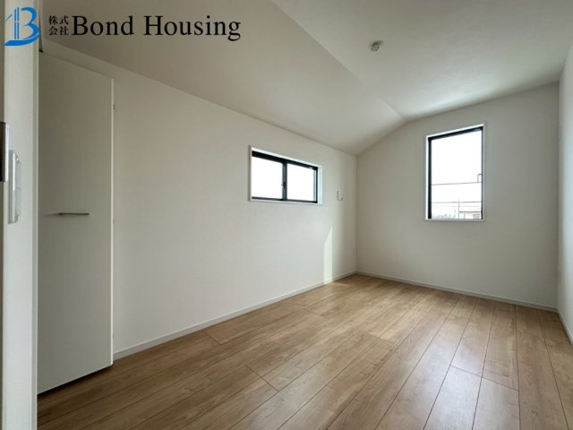 周辺環境充実・吹抜あり　玉津町水谷　全3棟　2号棟の洋室