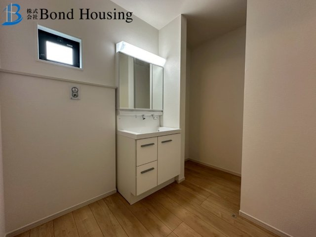 周辺環境充実・吹抜あり　玉津町水谷　全3棟　2号棟の独立洗面台