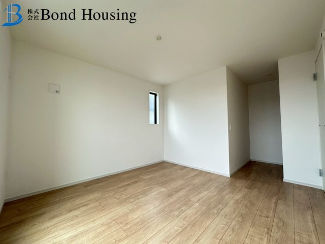 周辺環境充実・吹抜あり　玉津町水谷　全3棟　2号棟の洋室