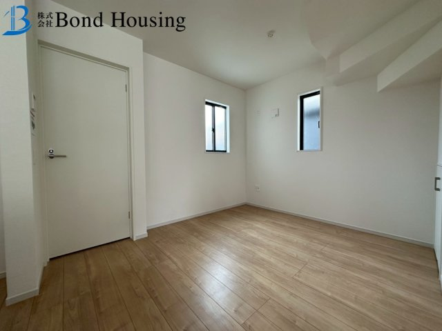 周辺環境充実・吹抜あり　玉津町水谷　全3棟　2号棟の洋室