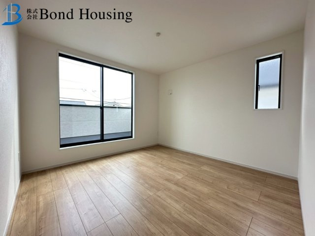 周辺環境充実・吹抜あり　玉津町水谷　全3棟　2号棟の洋室