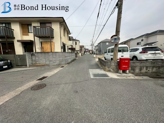 お車並列2台駐車可・収納豊富　玉津町水谷　全3棟　1号棟の前面道路含む現地写真