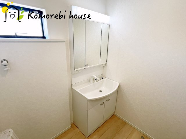 鴻巣市箕田　第9　新築一戸建て　クレイドルガーデン　01の独立洗面台|独立洗面化粧台が付いています