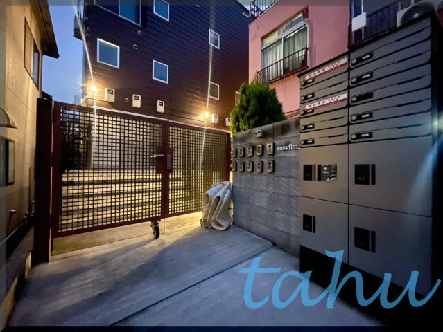 豊島区雑司が谷１丁目のアパートのエントランス