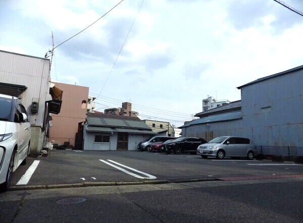 リモージュ徳川の駐車場