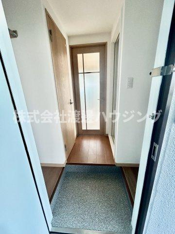 クレイドル江坂の玄関