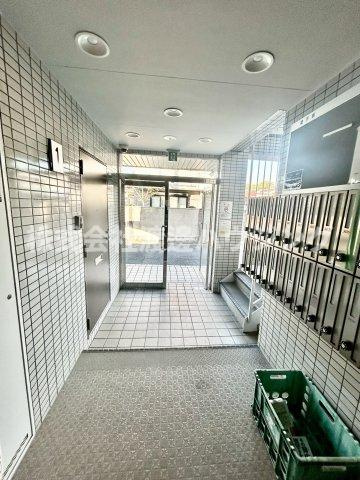 クレイドル江坂のエントランス