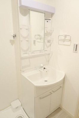 【洗面所】 | Ｃｏｃｃｉｎｅｌｌｅ（コクシネレ） | 脱衣スペースもあります