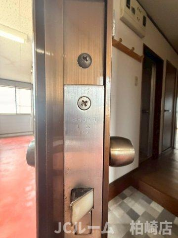 柏崎市半田２丁目のアパートの玄関