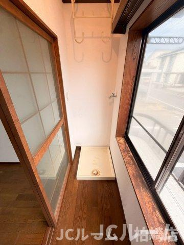 柏崎市半田２丁目のアパートのバルコニー