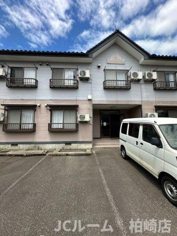 柏崎市半田２丁目のアパートの外観