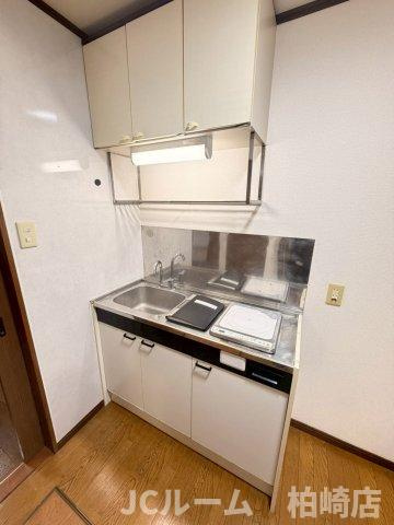 柏崎市半田２丁目のアパートのキッチン