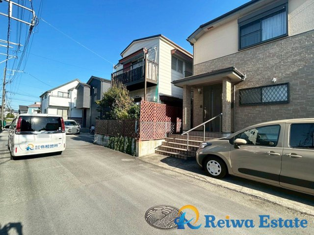 中古戸建　茅ヶ崎市高田2丁目の前面道路含む現地写真