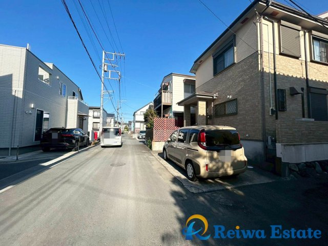 中古戸建　茅ヶ崎市高田2丁目の前面道路含む現地写真