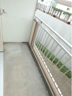 光生ハイツ　バストイレ別　管理費0　駅近のバルコニー