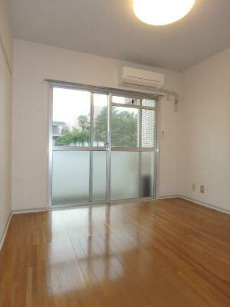 光生ハイツ　バストイレ別　管理費0　駅近の居間・リビング