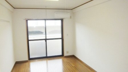 シティコート高橋の居間・リビング|洋室8.3帖の広いお部屋です。