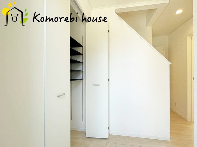 鴻巣市箕田　第9　新築一戸建て　クレイドルガーデン　02の玄関|ゆったりとした玄関です