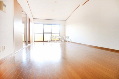 【居間・リビング】 | GREEN PARK SIDE | ゆったりとくつろげる、落ち着きのある居室空間です