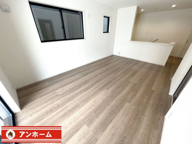 藤井寺市藤ヶ丘３丁目５号棟の居間・リビング|ゆったりした洋室です