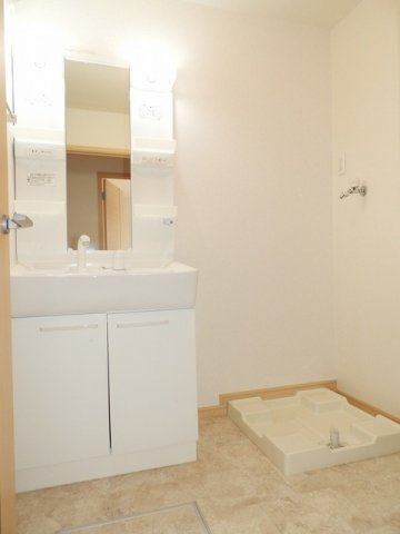 若葉Ｂの洗面所|明るい洗面所です