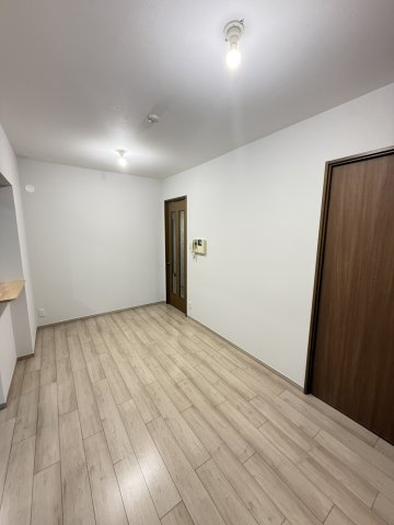 シンフォニー桃山の居間・リビング|約13.5帖のLDK。