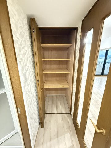 シンフォニー桃山の収納|玄関廊下に収納がございます。