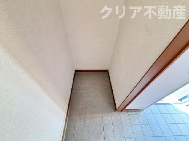 【収納】 | 高崎市三ツ寺町　中古住宅 | 玄関横にはクローク付き♪