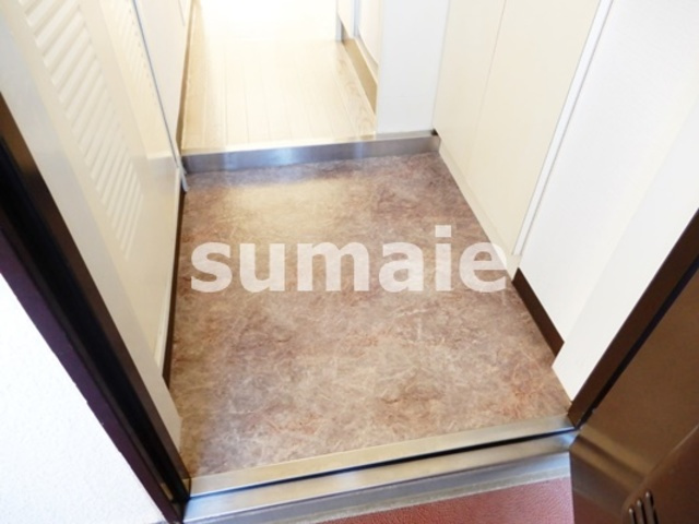 宮原ステーションプラザの玄関|汚れの入りにくい段差の玄関です。