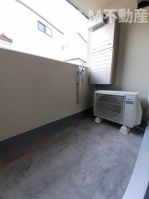 エレガントカーサⅢのバルコニー|暖かな日差しのふりそそぐバルコニー