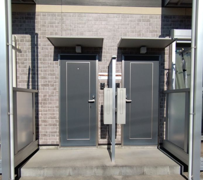 ラッキーヒルズⅡの玄関