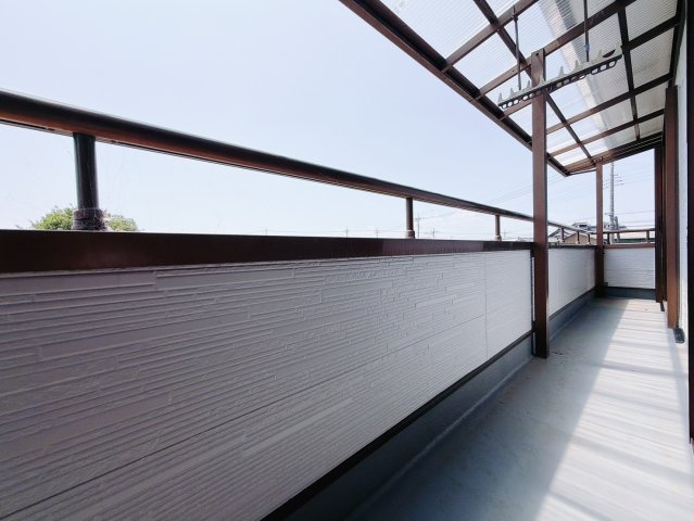 【中古戸建】佐波郡玉村町大字角渕のバルコニー|■バルコニー｜空が見える広々としたバルコニー♪家族で星空観賞ができて夜が楽しみになりますね☆