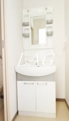 【洗面所】 | リリックコートWisteria | 独立洗面台です。