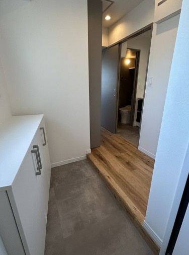 コロネード春日の玄関