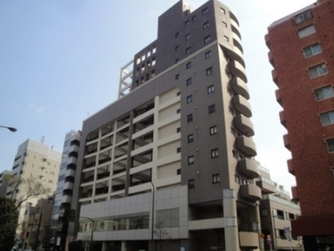 コロネード春日の外観