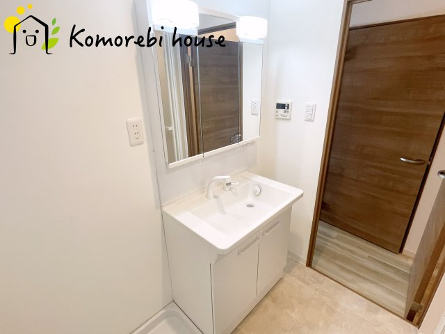 蓮田ビューパレーB棟の独立洗面台|11/28　撮影済み