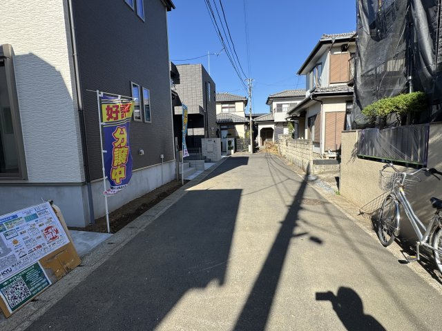 柏市篠籠田新築戸建（篠籠田1427番）の前面道路含む現地写真|東側前面道路
