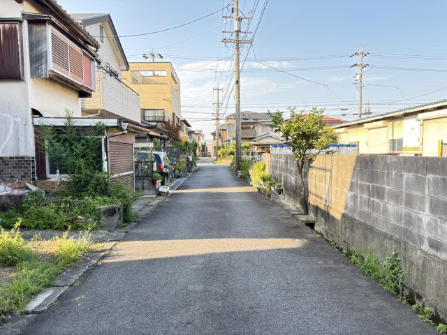 【周辺】 | 小牧市大字間々原新田 | 現地を含む道路写真（南側）