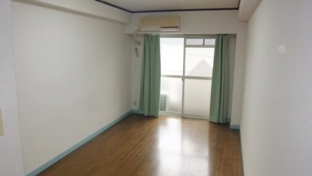 サニーコーポラスの居間・リビング|エアコンもあります