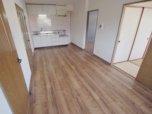 ソフィアコート東原弐番館（旧森ビルⅡ）の居間・リビング