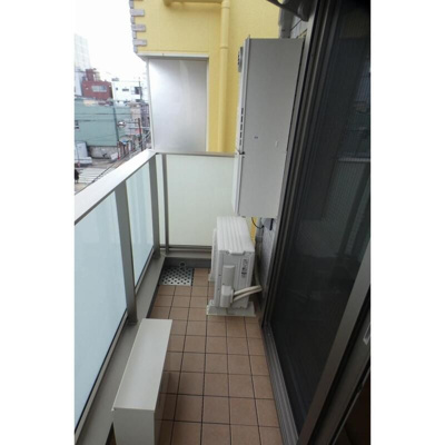 【バルコニー】 | レジデンス西尾久 | 開放的で明るい空間を演出してくれるバルコニーです