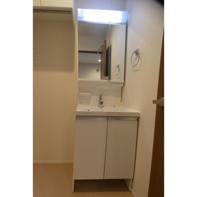 【独立洗面台】 | レジデンス西尾久 | 朝の支度にも助かる、独立の洗髪洗面化粧台