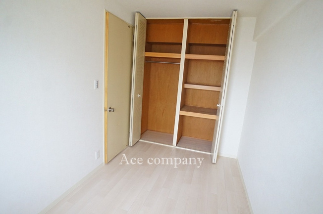 【子供部屋】 | クローバーハイツ今里 | 【洋室4.5帖】収納完備です♪