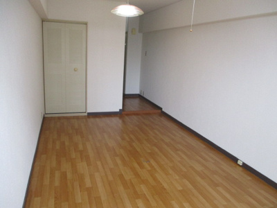 【居間・リビング】 | コボリマンション新大阪 | 広いワンルームのお部屋です